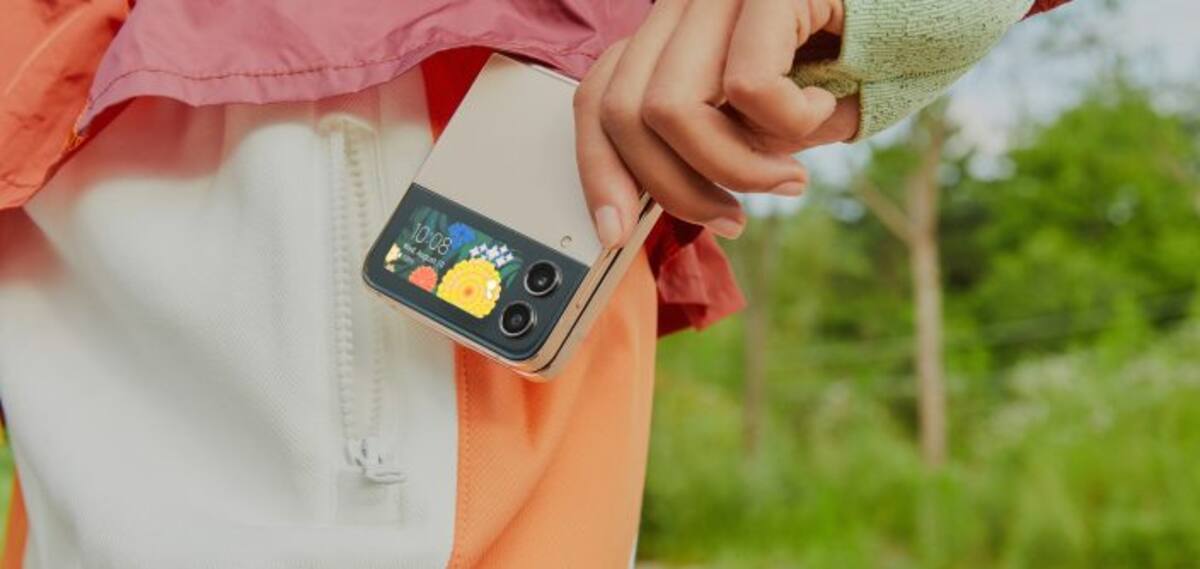036_lifestyle_galaxy_zflip4_pinkgold-704x334.jpg