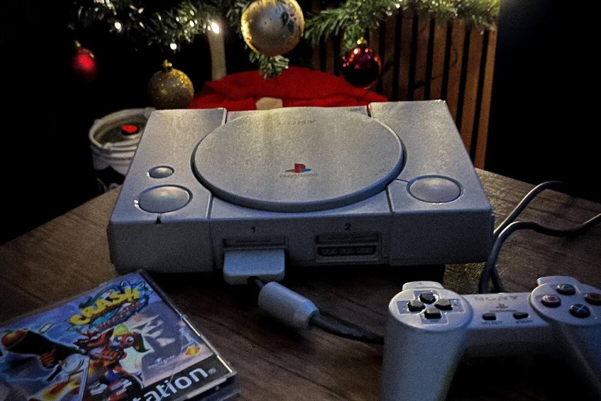 Player uncovers nostalgic surprise while searching for Christmas decorations: finds forgotten PS1 with an excellent game collection