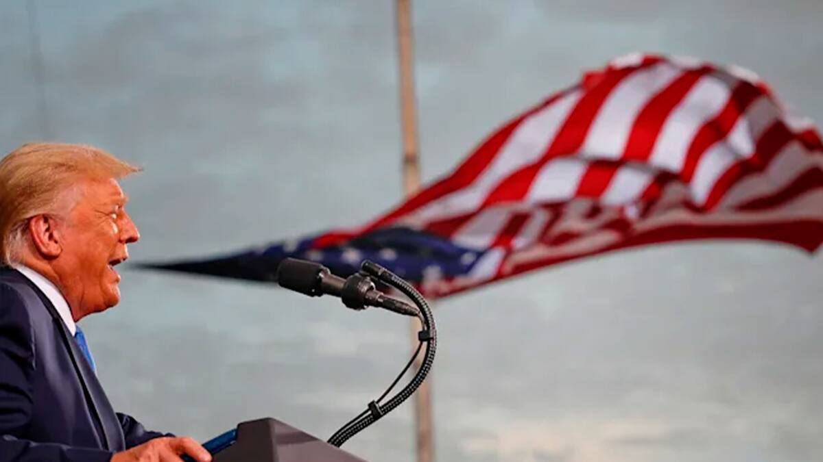 Acusa que dichas plataformas violan la primera enmienda de Estados Unidos