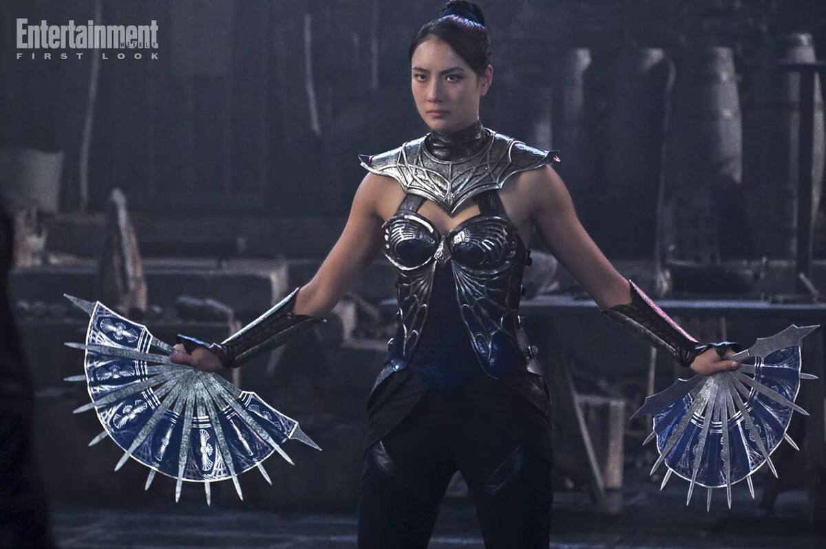 Adeline-Rudolph-Kitana-Mortal-Kombat-2.jpg