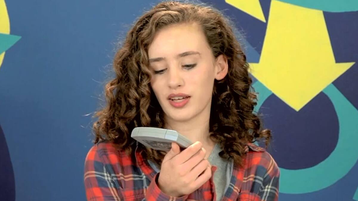 Adolescentes experimentan por primera vez el título de carreras de N64