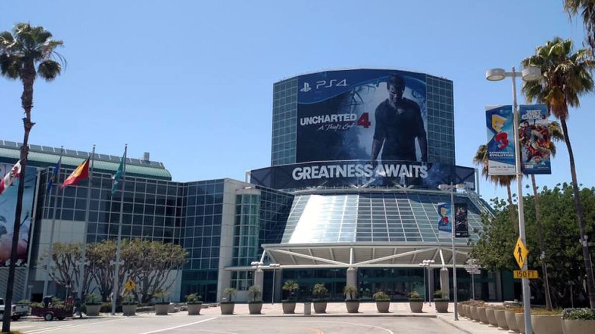Batman: Arkham Knight adorna Centro de Convenciones de Los Ángeles
