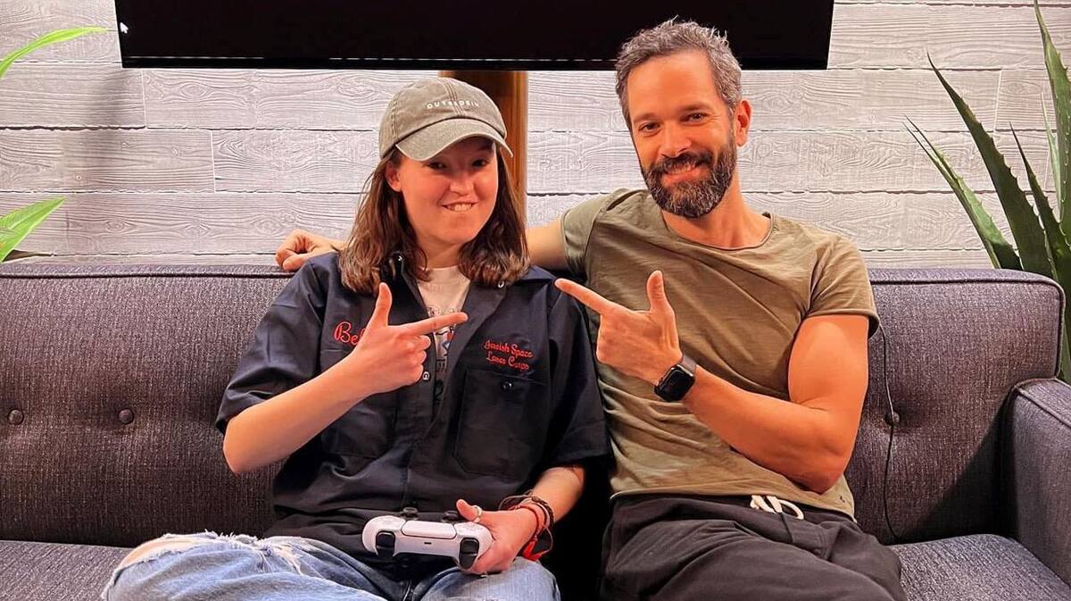 Bella-Ramsey-y-Neil-Druckmann.jpg