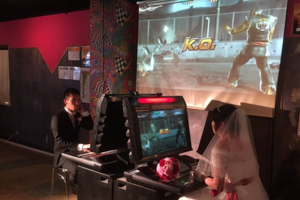 Pareja contrae matrimonio en un arcade e inmediatamente pelean en Tekken
