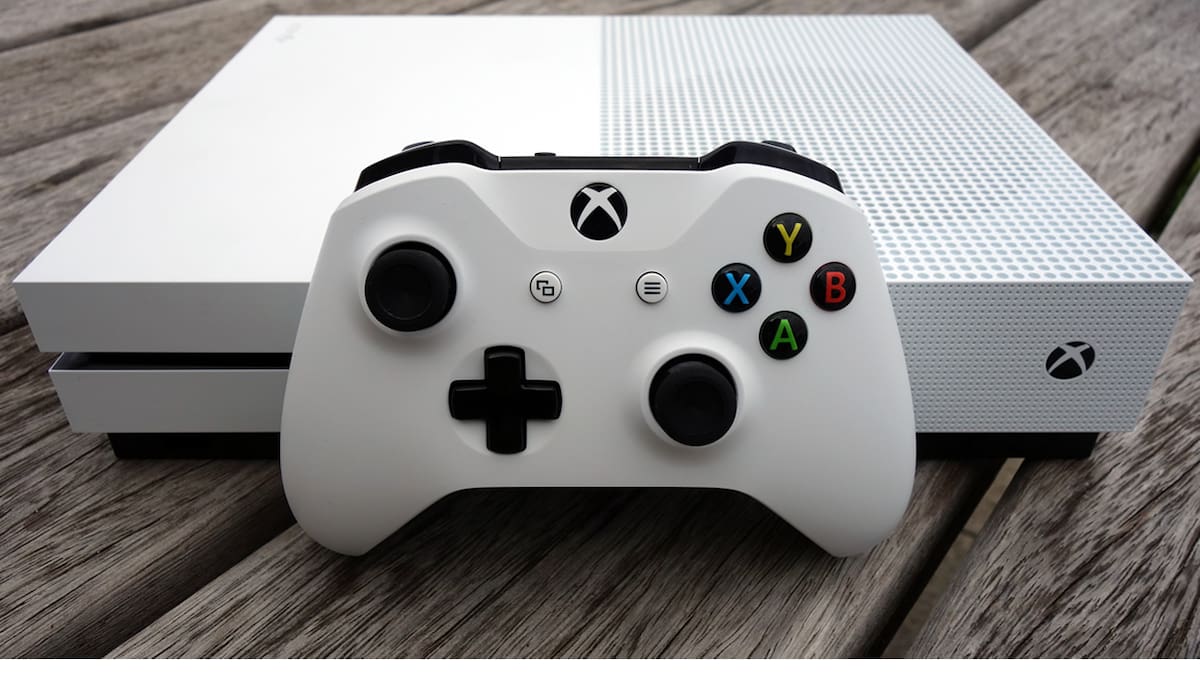 Daniel Ahmad afirmó que Xbox One X sobrepasó a PS4 Pro en EUA