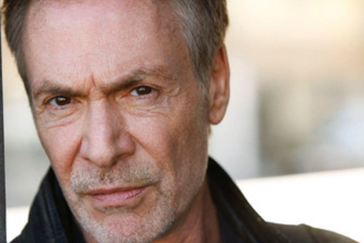 Robin Sachs, actor y doblajista, muere a los 61 años