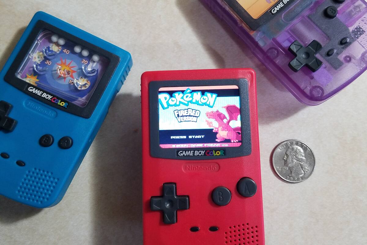 Transforman juguete de Burger King en GameBoy Nano