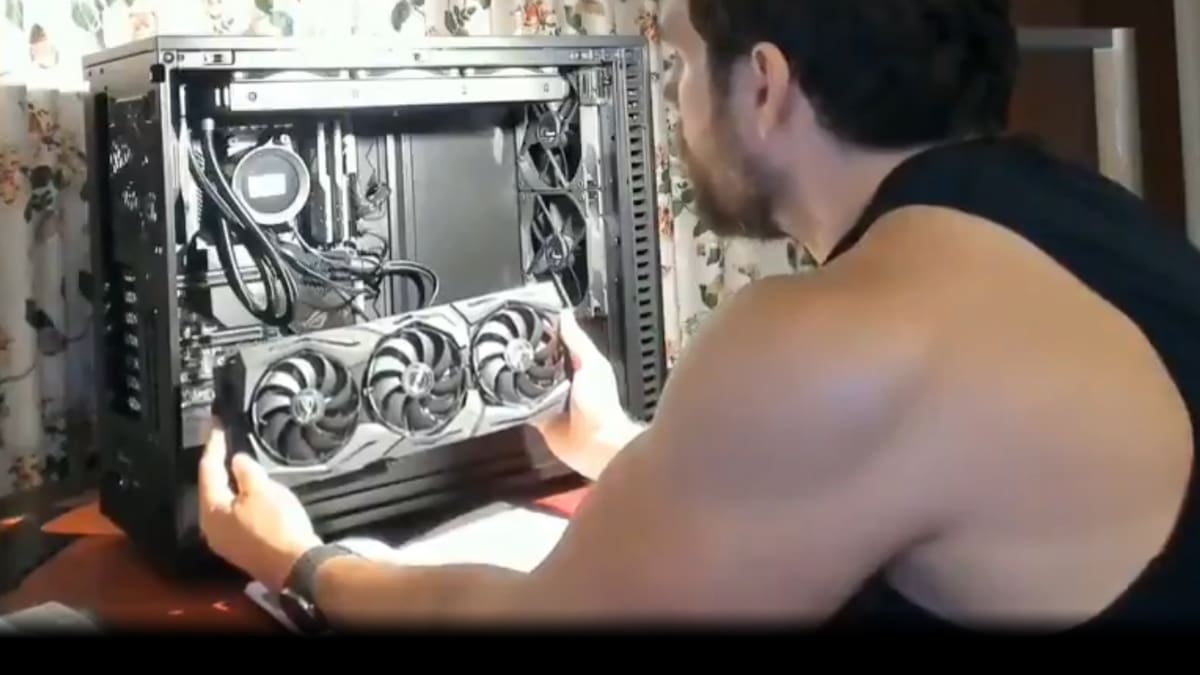 El actor de The Witcher es entusiasta del gaming, en especial de los juegos de computadora