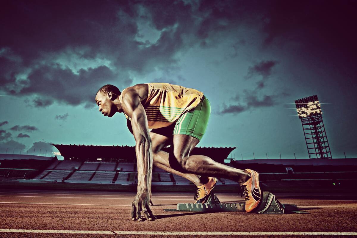 Usain Bolt come chatarra y juega videojuegos