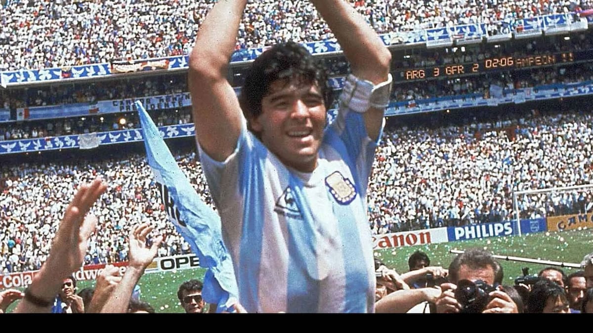 El contenido del recién fallecido astro argentino ya se negocia a precios exorbitantes en FIFA 21