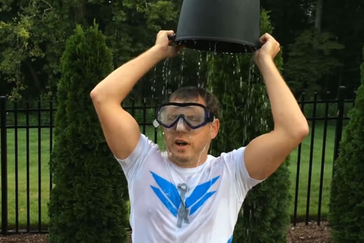 Cliff Bleszinski acepta desafío de la cubeta helada
