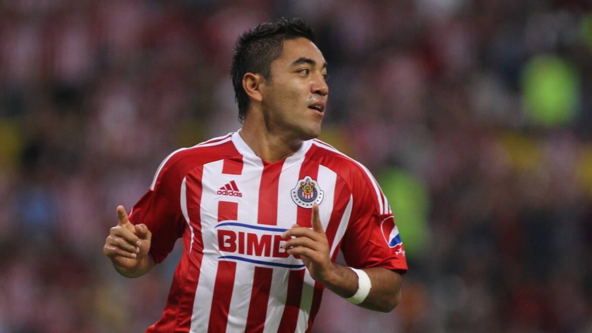 El delantero de las Chivas fue elegido por la afición