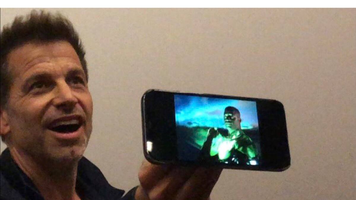 El director compartió la imagen en una rueda de prensa por su nueva película Army of the Dead