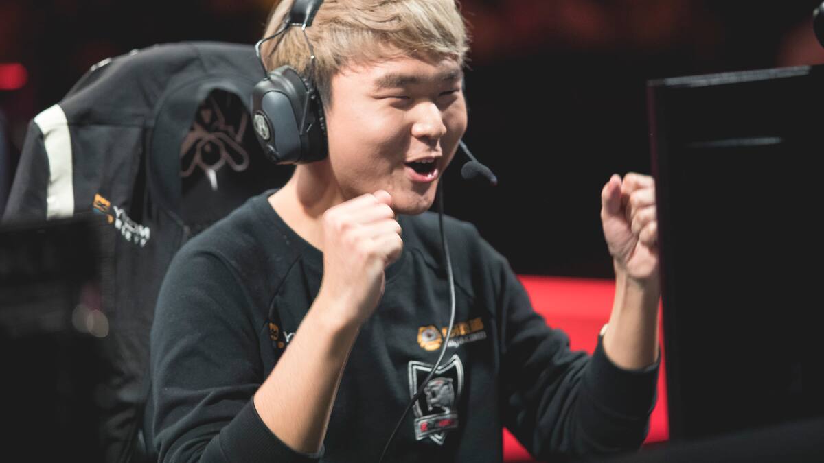 "GorillA" sobre la estrategia que usaron para vencer a SKT: "Solo le baneamos muchos campeones a Faker en el mid"