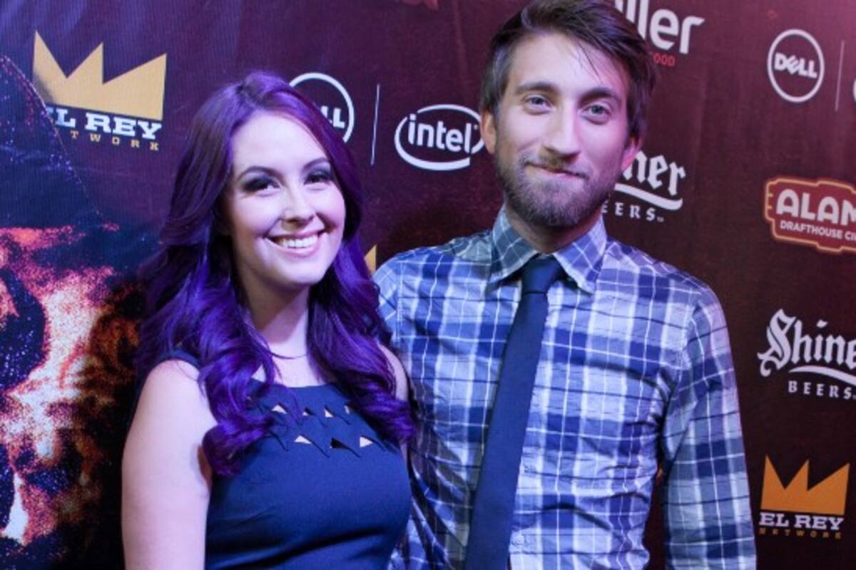 Youtubers sobreviven ataque armado en su hogar por fan obsesionado