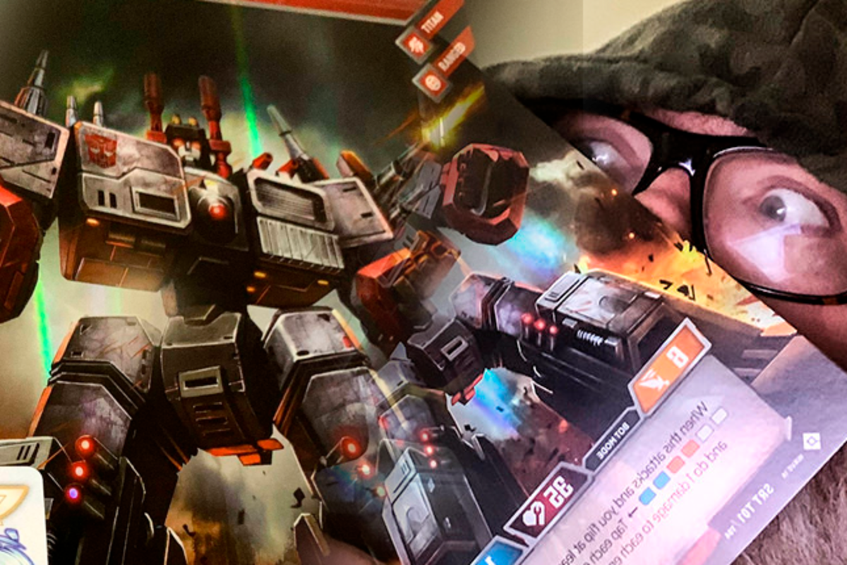 Carta de Metroplex de Transformers es más grande que la cara de una persona