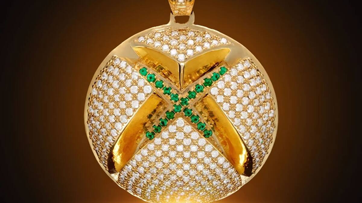 El logo de la marca hecho de oro, con diamantes y esmeraldas, cuesta $10,000 USD