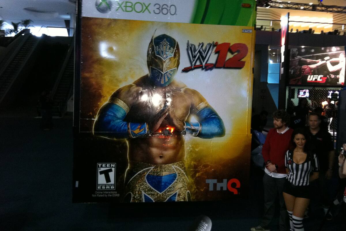 Sin Cara en la portada de WWE '12