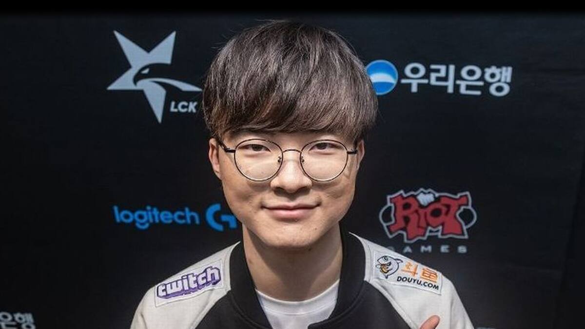 El mid laner seguirá jugando y firmó un nuevo acuerdo con T1