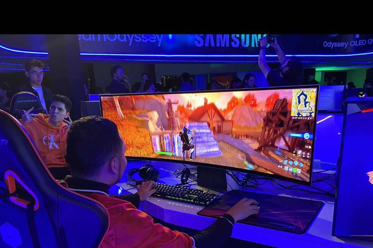 El Samsung Odyssey OLED G9 es enorme en tamaño y cualidades