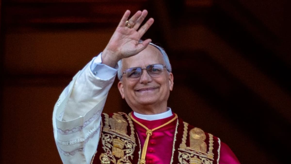 El Papa León XIV juega videojuegos