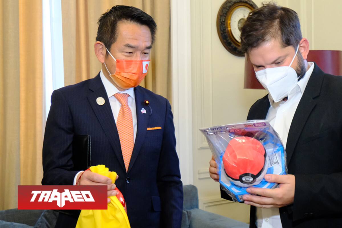 Japón le regala peluche de Pokémon Squirtle a Gabriel Boric en visita protocolar de cambio de mando