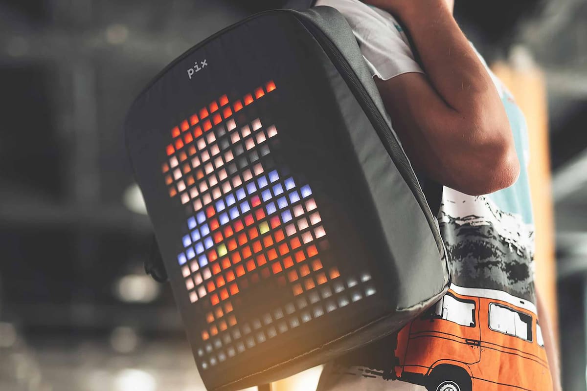 Mochila con LEDS te permite jugar al tetris y proyectar animaciones
