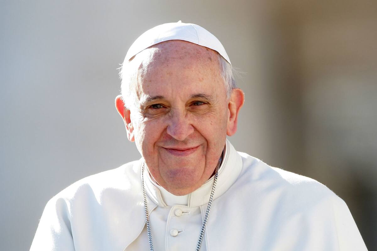 Papa Francisco pide a jóvenes que dejen los videojuegos