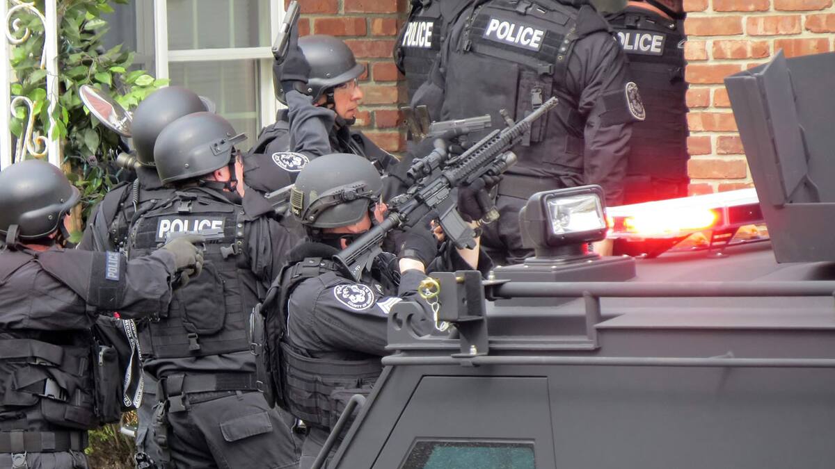 El usuario de Twitch, xQc, reveló que las redadas de la policía llegaron a ser diarias
