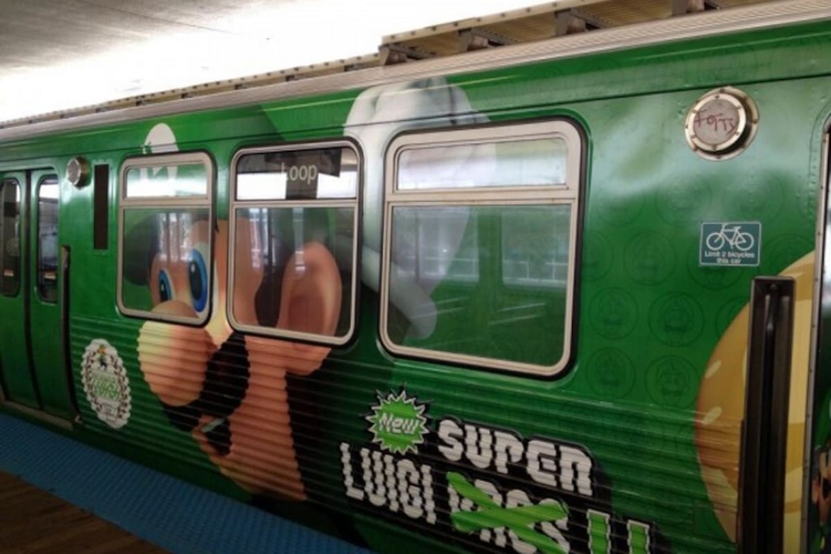 Decoran tren en honor a Luigi