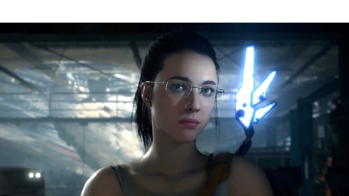 El video muestra a un personaje interpretado por Margaret Qualley