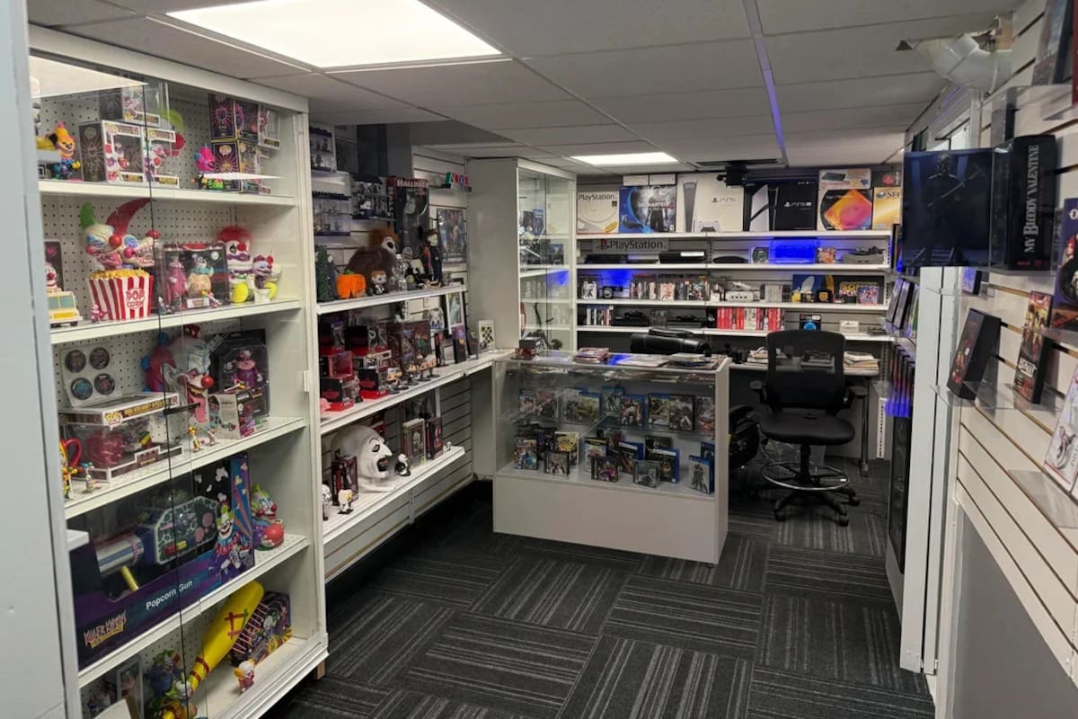 El fan que gastó $2,000 USD para construir un GameStop en su sótano comparte las razones que lo llevaron a hacerlo