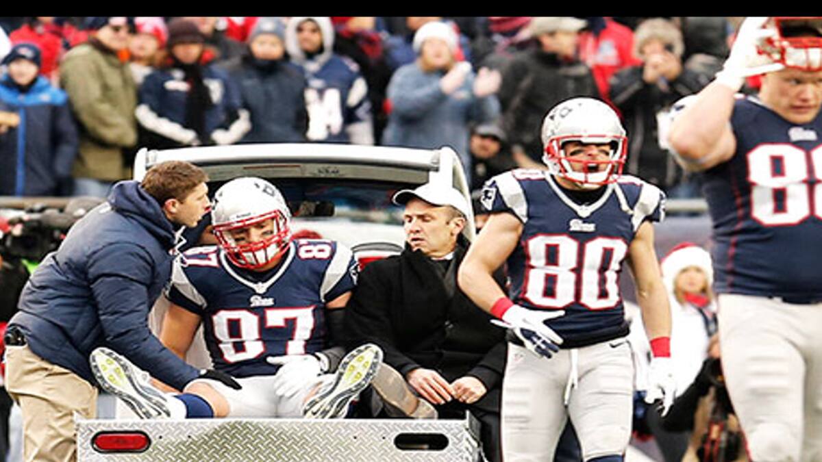 Gronkowski, de los Patriotas, se lastimó después de estar en la portada