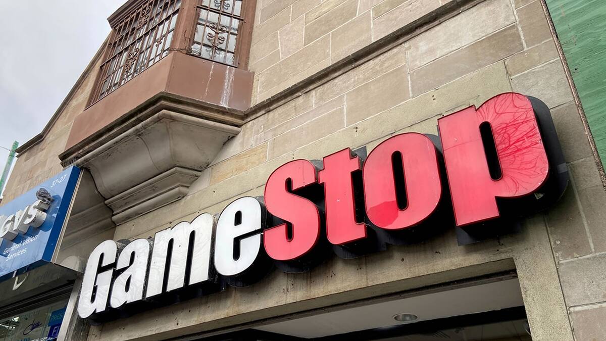 La cadena de tiendas de videojuegos se aleja cada vez más de su origen y concepto