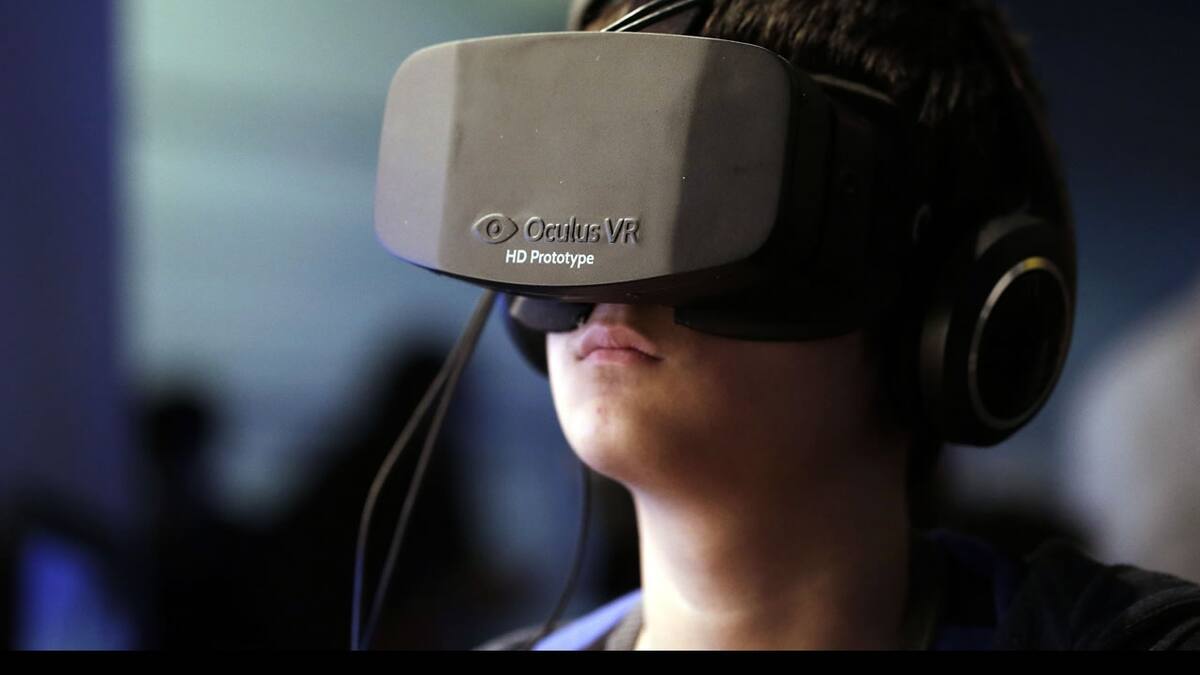 La compañía llevará a cabo distintos cambios en sus negocios VR para unificar la experiencia