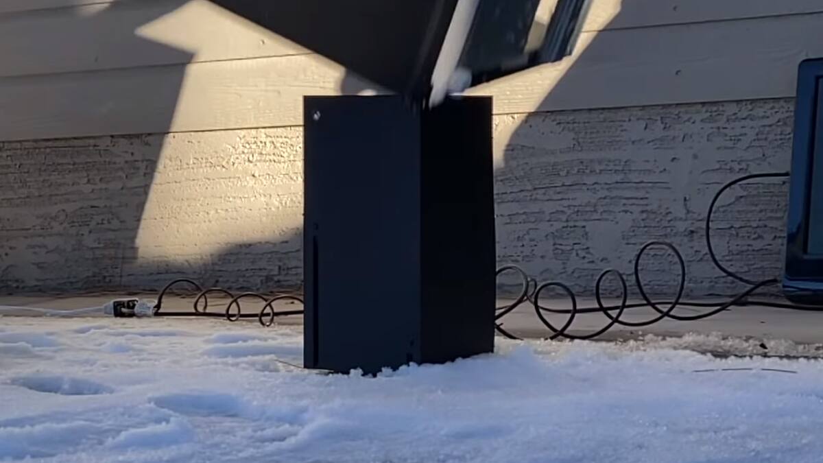 La consola logra sobrevivir el impacto de un minirefrigerador