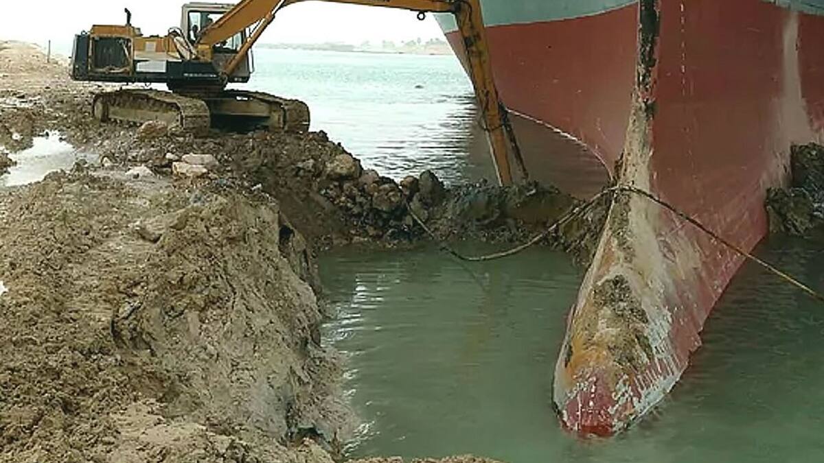 La difícil misión de la excavadora fue inmortalizada por un programador