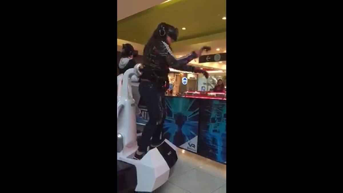 La divertida reacción de una mujer tratando por primera vez el dispositivo