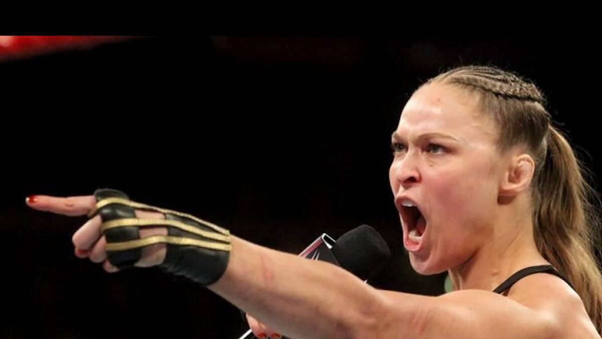 La experta en MMA presumió su invitación a la presentación del juego