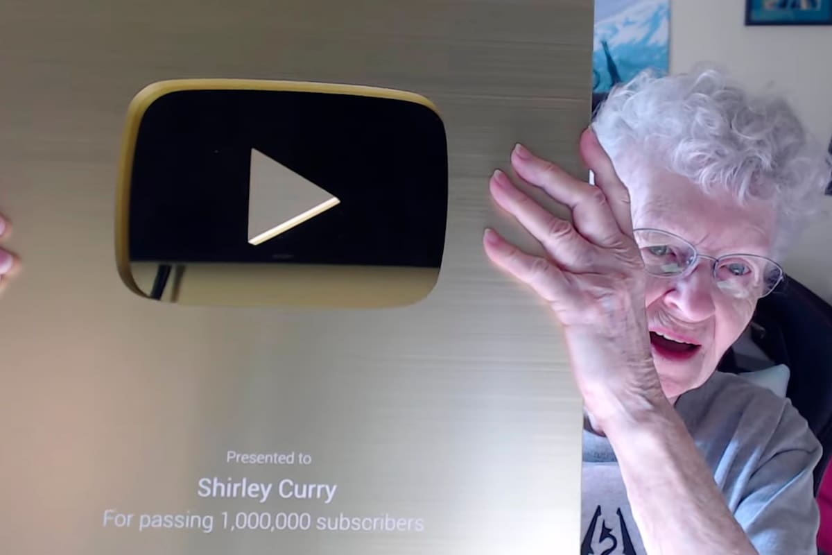 La Abuela Skyrim, ya tiene 1 millón de suscriptores en YouTube y presume su botón dorado