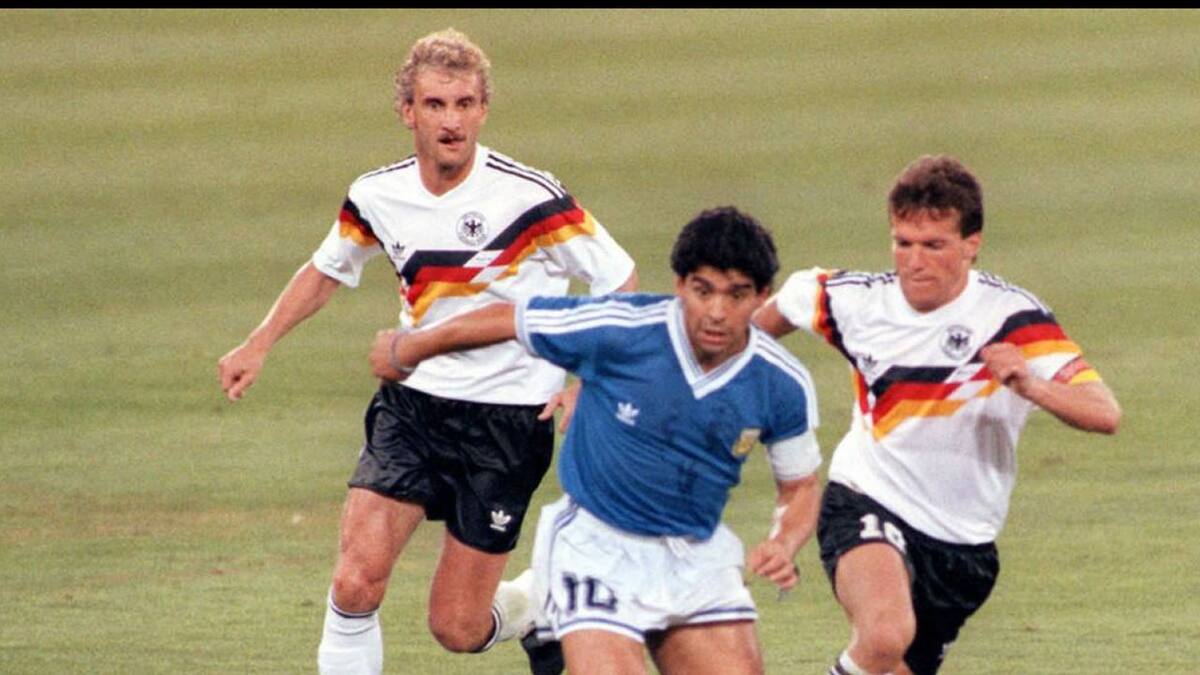 La justa de aquel año terminó con la selección de Alemania alzando la copa