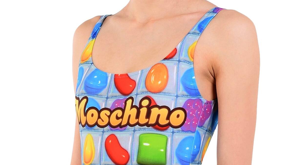 La mochila de Moschino cuesta $650 USD
