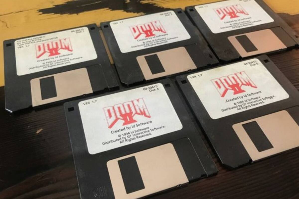 John Romero vende disquetes de DOOM II por más de $3.000 USD