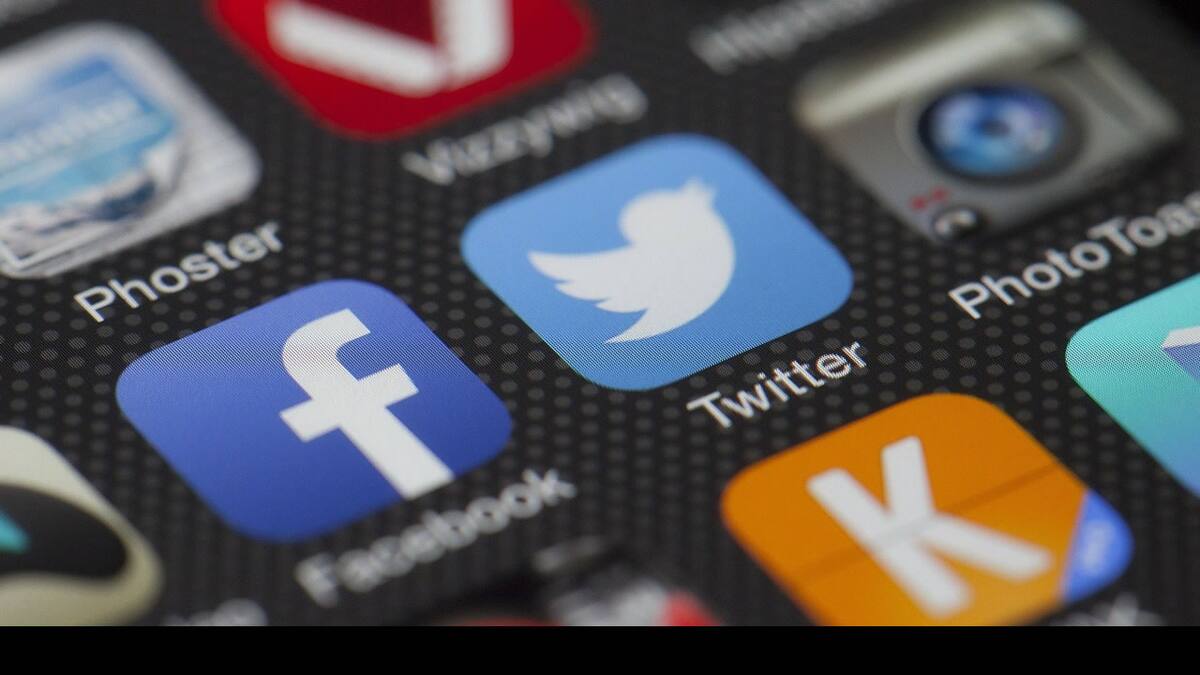 La propuesta de Morena busca que plataformas como Facebook o Twitter se apeguen a la normativa del Estado