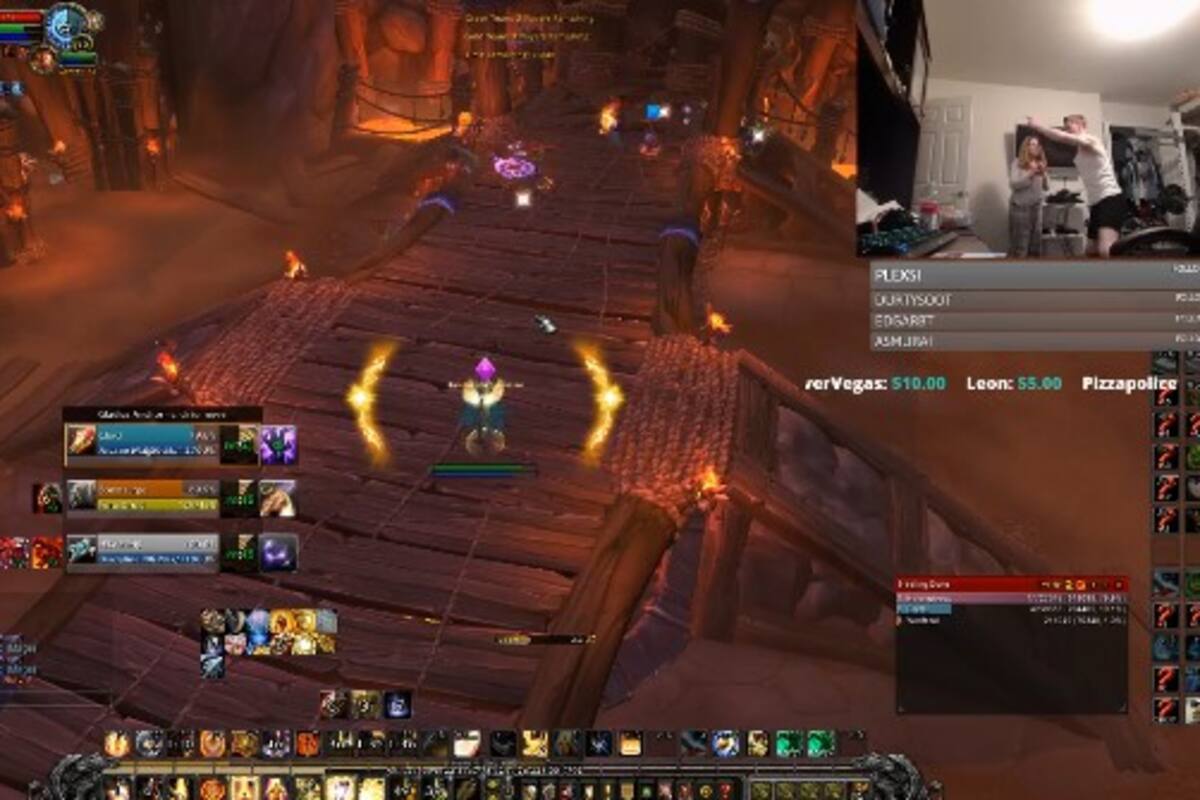 Jugador de Warcraft recibe en pleno stream carta de desalojo de su madre