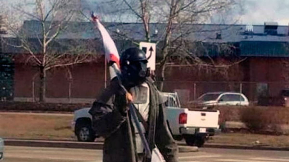 Los vecinos reportaron que quizá portaba un explosivo