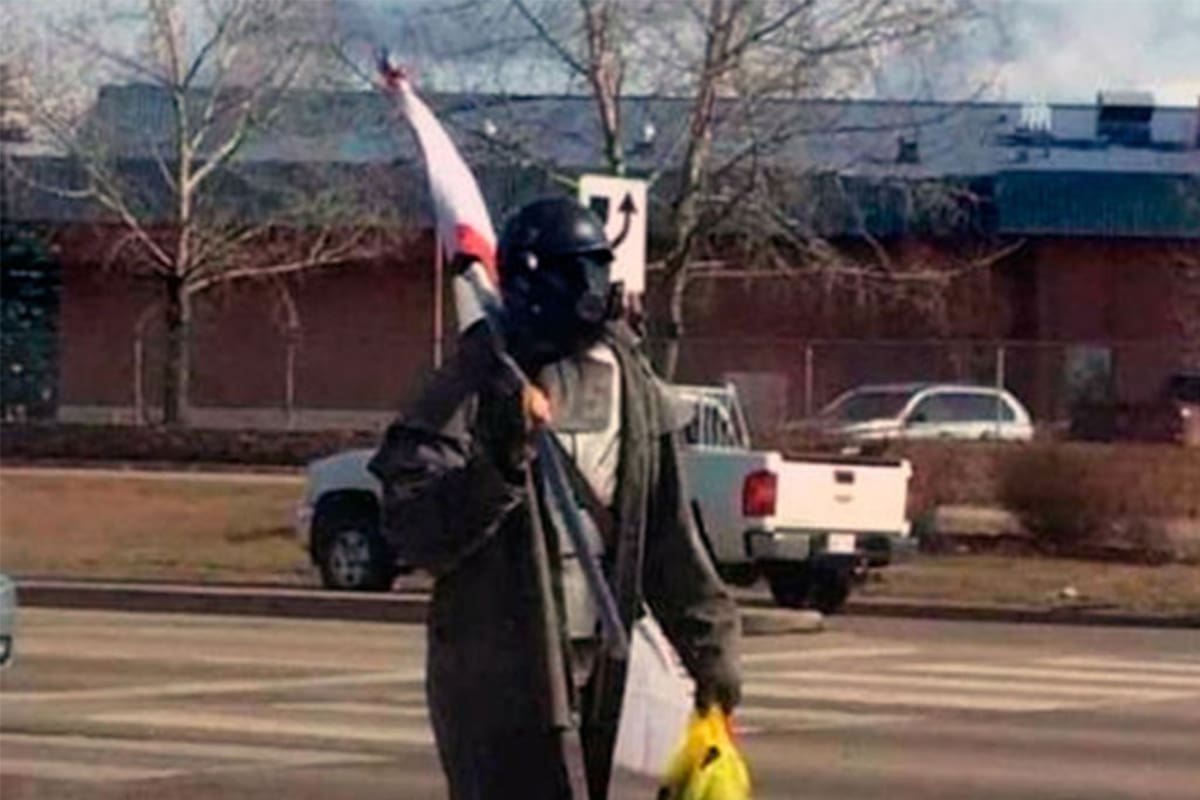 Policía confunde a cosplayer de Fallout con terrorista