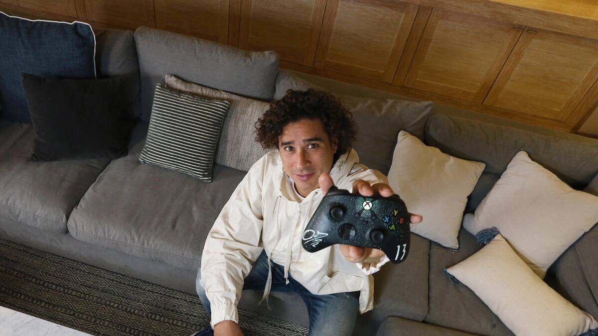Microsoft envió al arquero mexicano un kit exclusivo con un Xbox Series X y un control personalizado