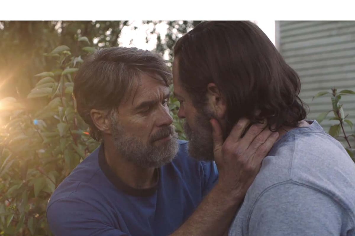 The Last of Us: “es una historia de amor, tonto” Actor de Bill critica los comentarios homofóbicos