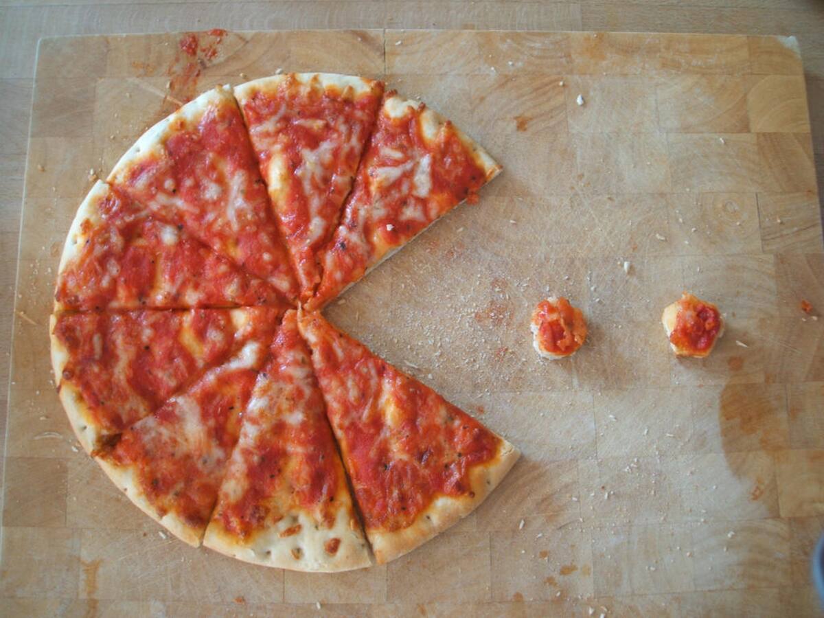 pacman_pizza_ftw__by_xellphie-d5sfj8s.jpg